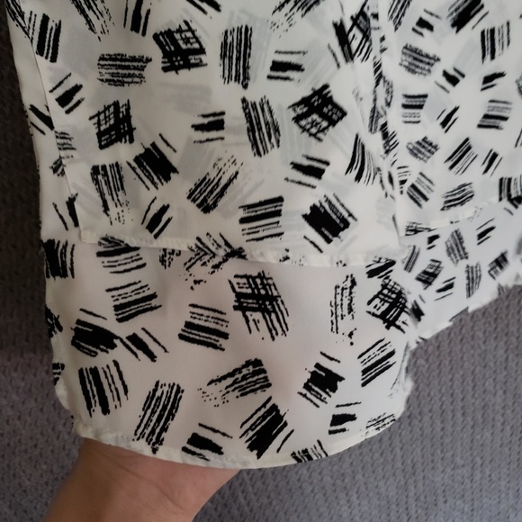 Metaphor | Patterned Sleeveless Blouse | Small - Picture 2 of 4